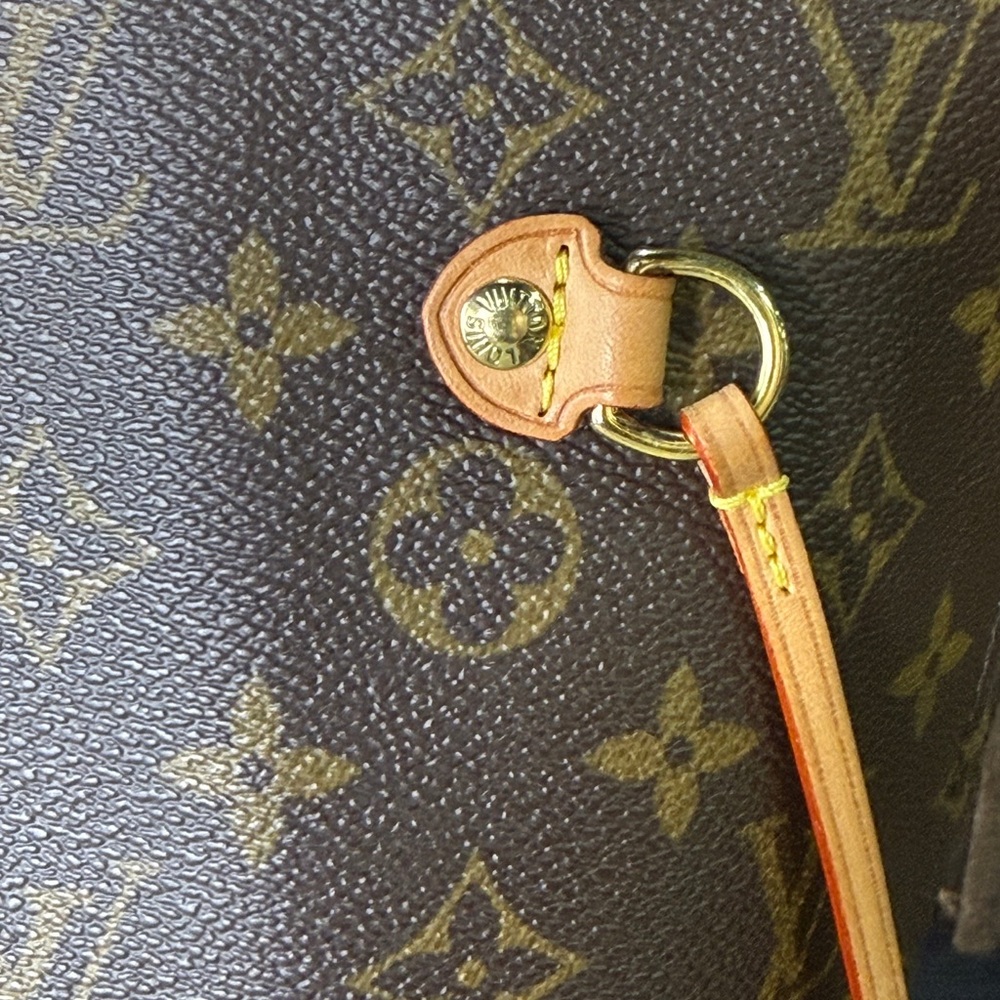 Louis Vuitton Monogram Canvas Tote with Tan Trim - Picture 4 of 9